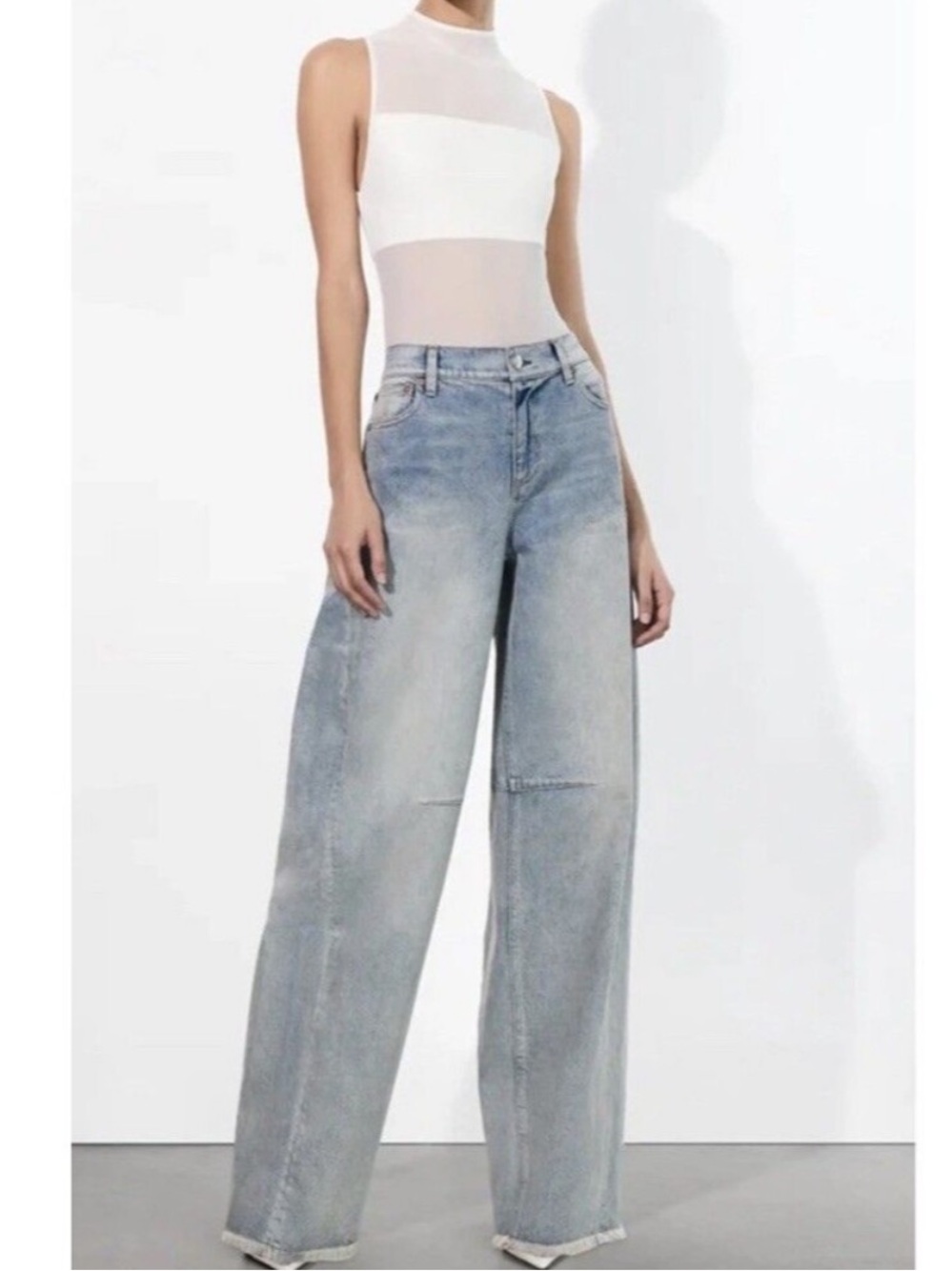 Alice + Olivia Jeans Driggs Balloon Leg Raw Hem in Sierra Light Blue